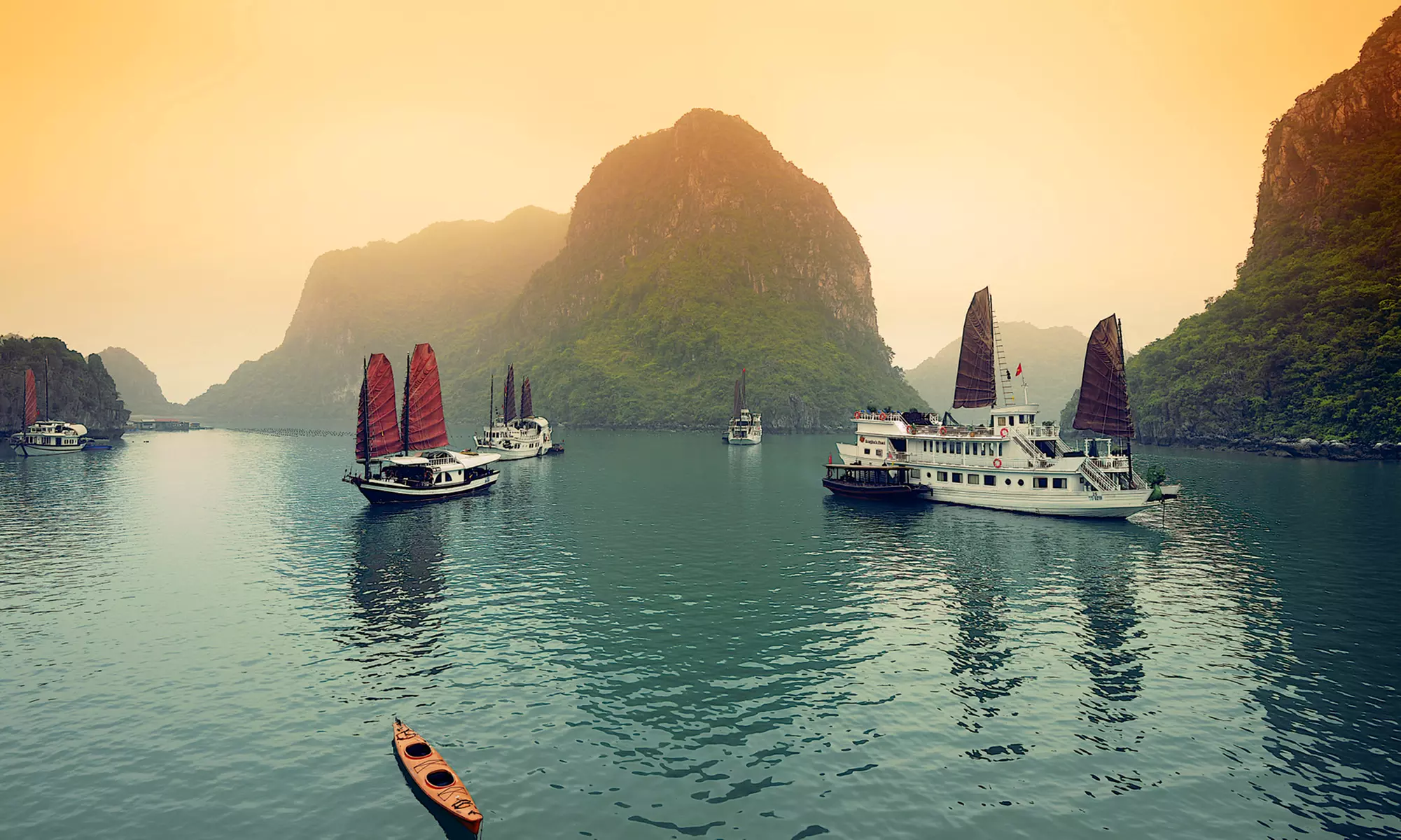 ✈ Vietnam & Singapore Tour with Airfare & Hotels. Price per Person Based on Double Occupancy. (Buy 1 Groupon/Person). - Primary Image