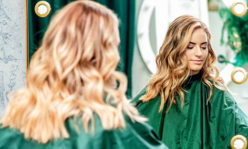 Image 8: Sesión de peluquería con opción a tinte y mechas varios estilos