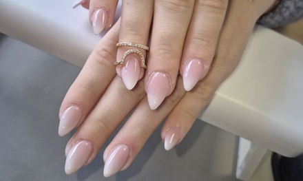 1 beauté des mains russe avec 1 pose de vernis semi-permanent