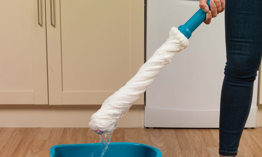 Image 7: Beldray Twist Mop with 10L Bucket