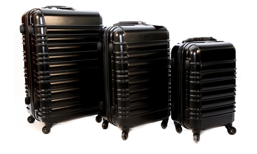 Image 72: Discovery Three-Piece Luggage