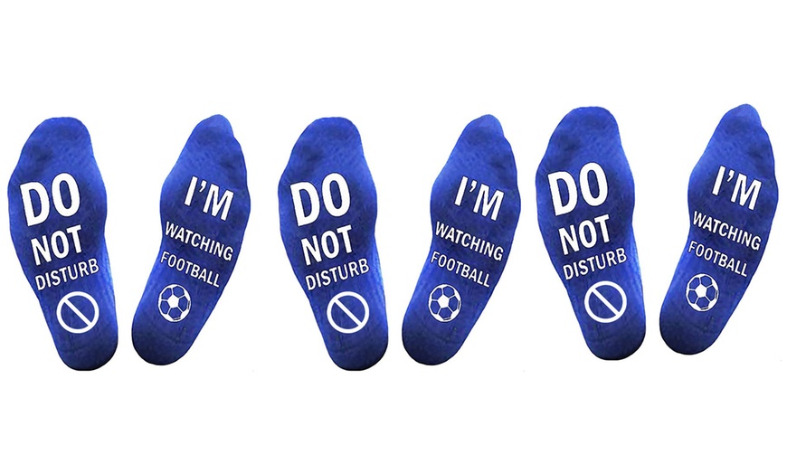 Image 7: Men's Do Not Disturb Football Novelty Socks