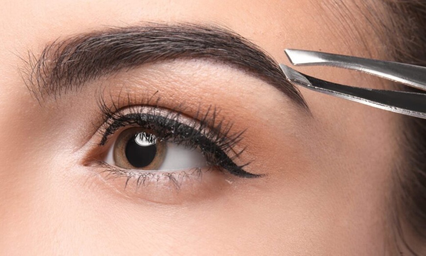 Image 1: Get Perfectly Groomed Brows with Eyebrow Threading or Tinting Session