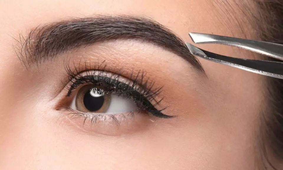 Get Perfectly Groomed Brows with Eyebrow Threading or Tinting Session