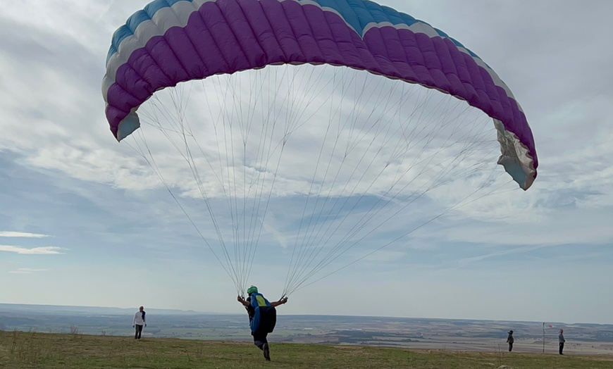 Image 9: Curso para volar en parapente para una persona en Íkaro Parapente