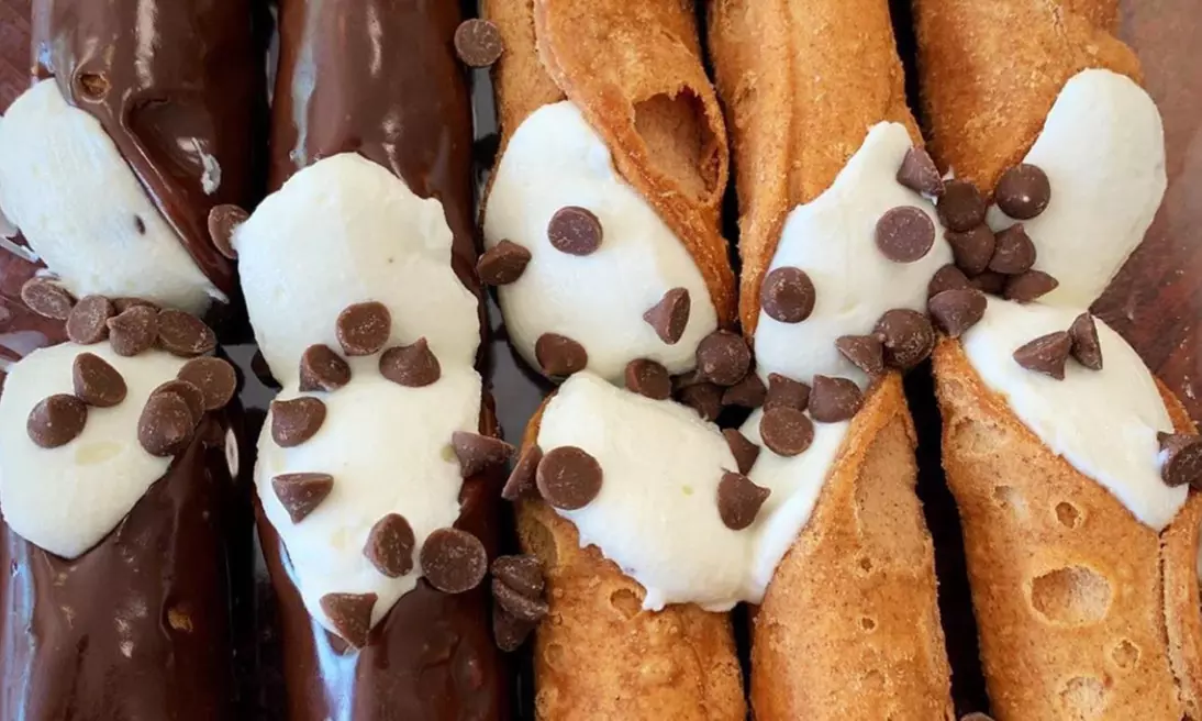 Enjoy Cake Pops, Cupcakes, Cookies & More Delicious Treats