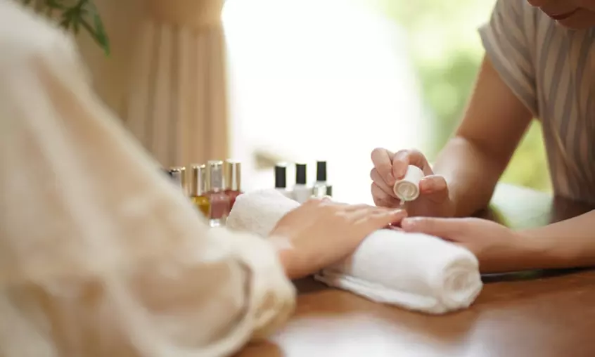 Jusqu'à 57% de remise sur Packages de soins beauté chez Salon Estaz