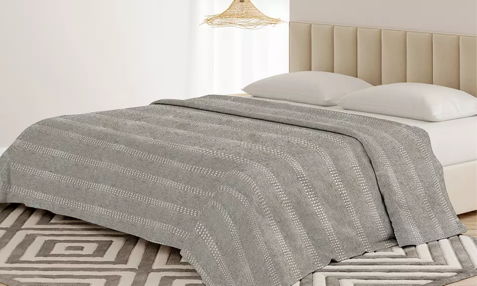 Sofabezug und Tagesdecke aus natürlicher recycelter Baumwolle