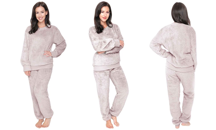 Image 3: Women's Snuggle Fleece Loungewear