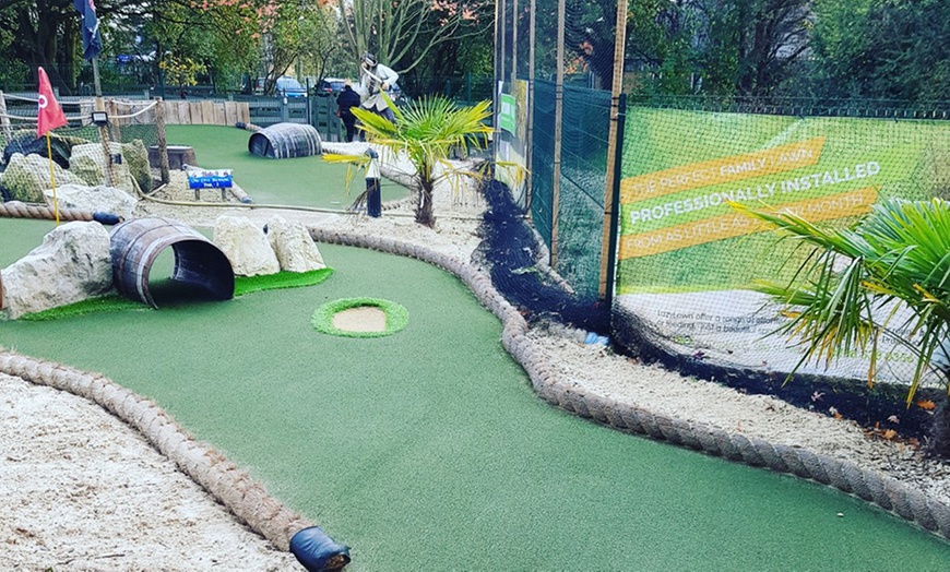 Image 2: 18 Holes of Mini Golf, Hendon