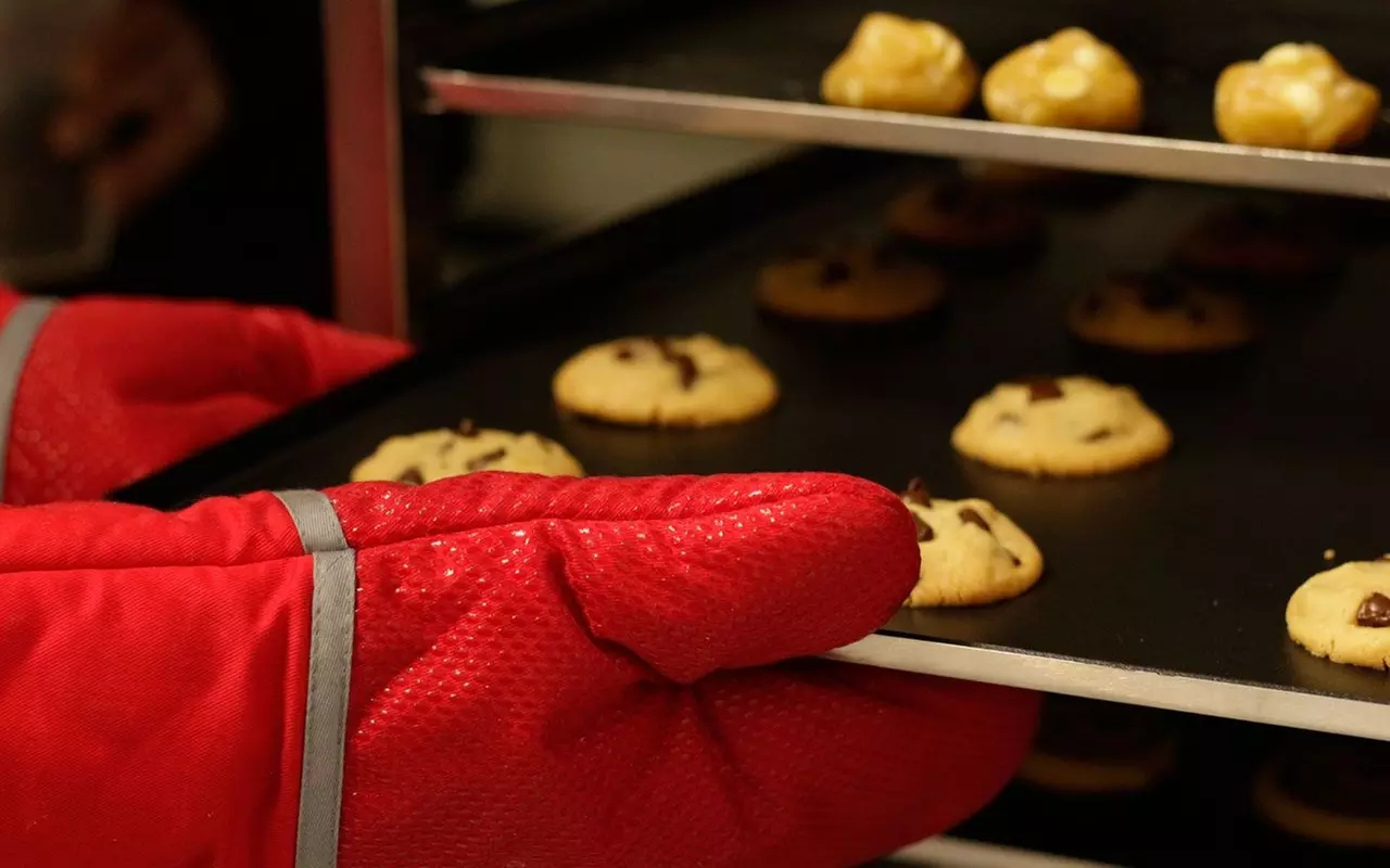 Caja de galletas de estilo americano con cookies clásicas o rellenas