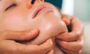 Soin Hydra visage Woman's Care : Nettoyage profond, éclat, anti-âge, hydratation intense (jusqu'à 49% de remise)