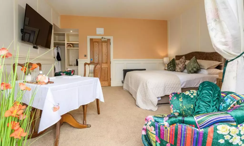 Cumbria: Superior/ Deluxe Garden Room with Breakfast