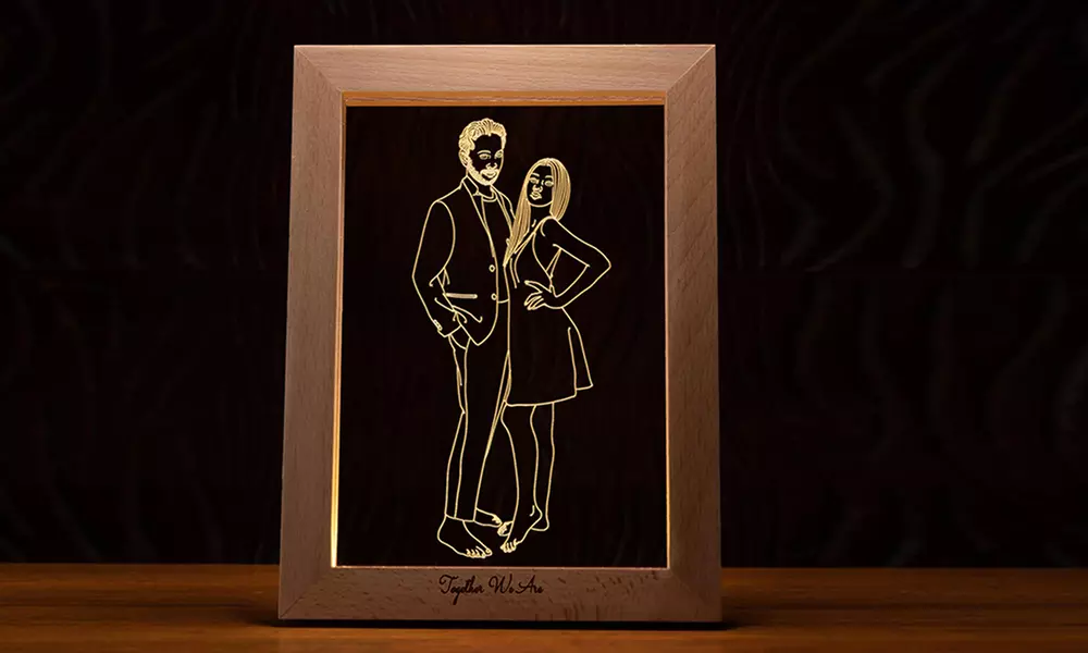 Personalisierbares Foto-Nachtlicht mit Holzrahmen von Justyling (83% sparen*) - Primary Image