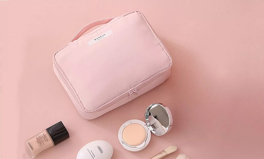 Image 3: Portable Makeup Toiletry Bag