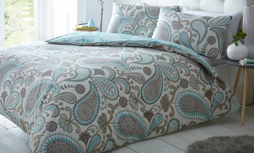 Image 1: Bold Paisley Duvet Cover Set