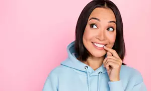 Higiene bucal con limpieza profunda de encías en 1 o 2 arcadas para 1 persona con hasta un 79% de descuento