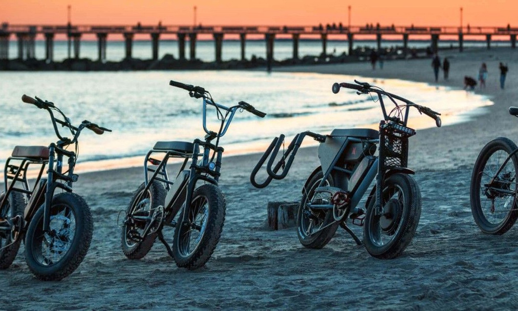 Explore Fort Lauderdale's Scenic Spots on a Hurley Bike Tour