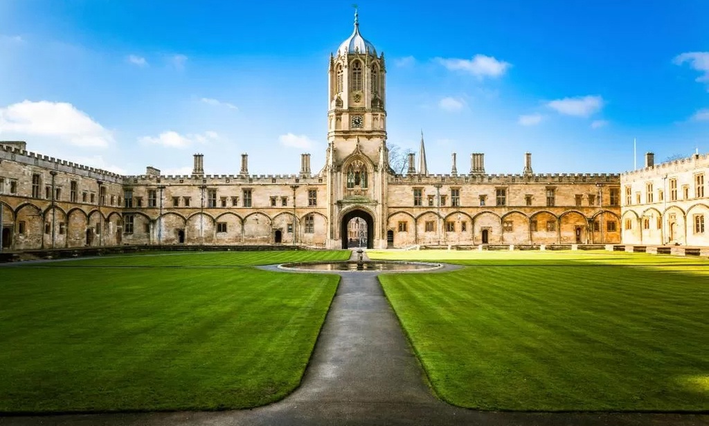 4* Oxford: Standard or Privilege Double Room Stay with Breakast, LCO
