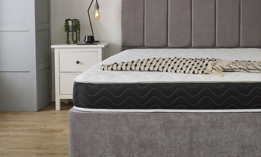 Image 4: Black Quilted Wavy Spring Memory Foam Mattress