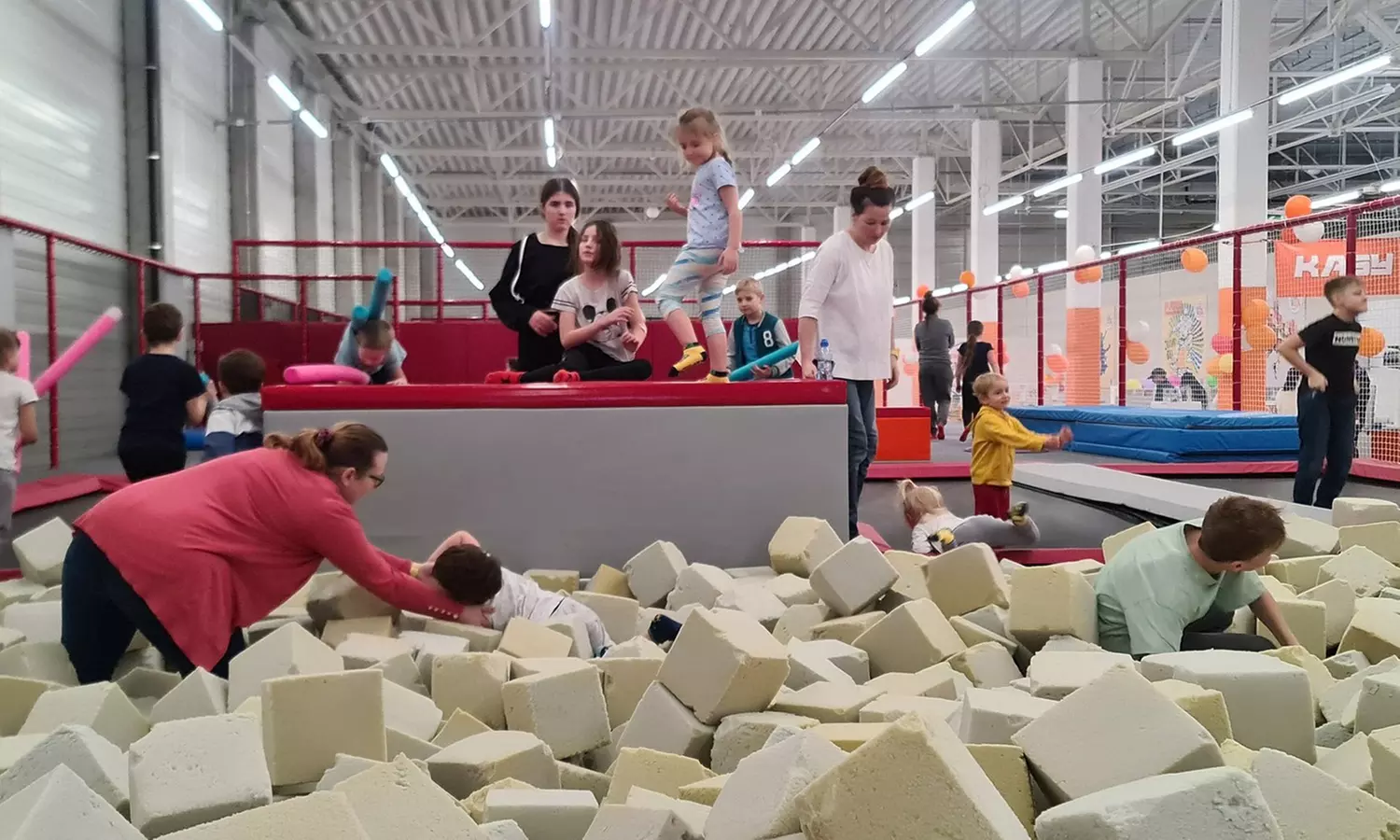 Godzinne wejście do parku trampolin dla 1 lub 2 osób