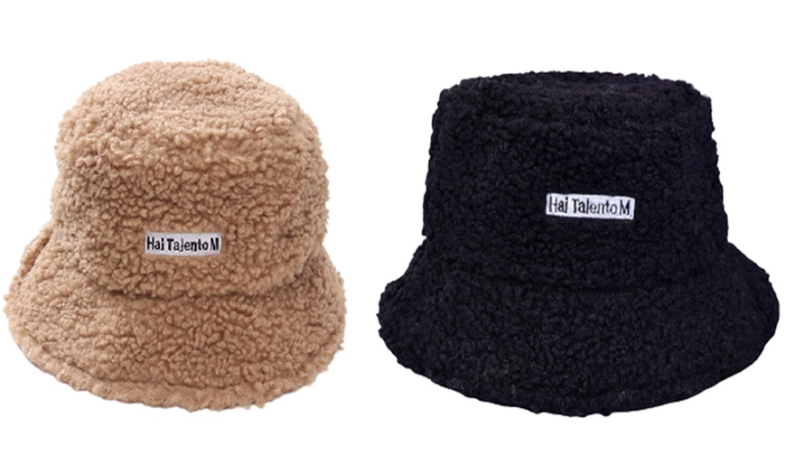 Image 12: Women’s Teddy Faux Fur Bucket Hat