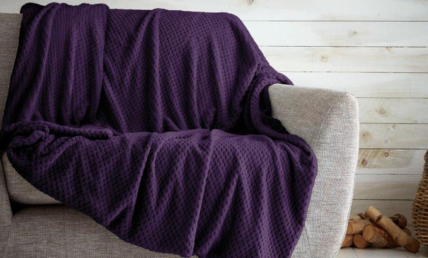 Image 6: Honeycomb Blanket