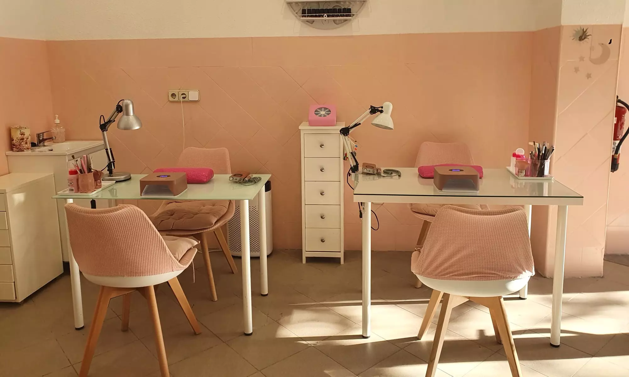 Manicura, pedicura o ambas a elegir entre clásica o prémium para 1