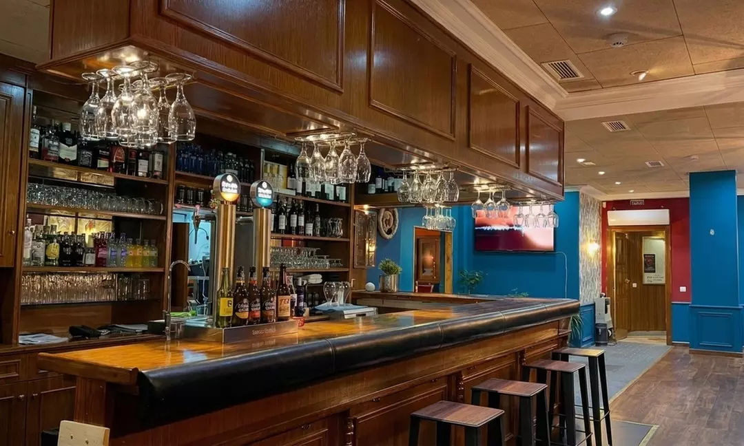 Menú Fusión con entrante, principal, postre y bebida