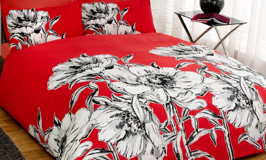 Image 17: £10 Duvet Sets