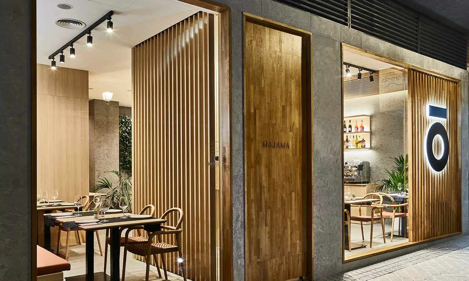 Menú mediterráneo para 2 o 4 personas con entrante, postre y bebida