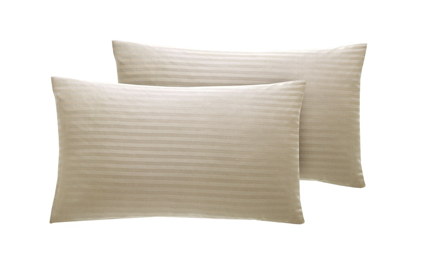 Image 4: Pair of 300TC Pillowcases
