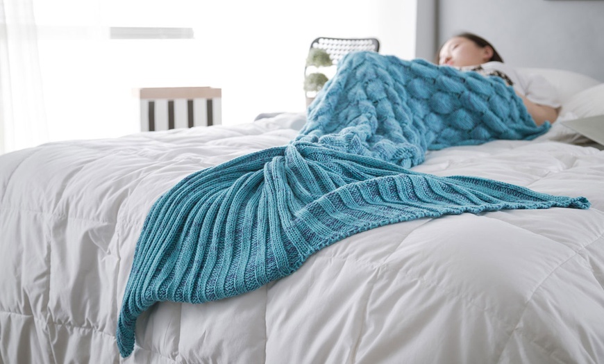 Image 3: Mermaid Tail Blanket