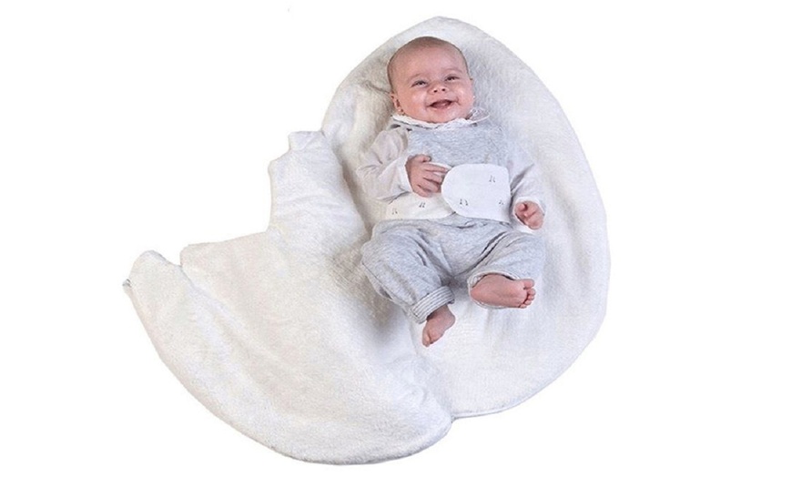 Image 2: Egg-Shaped Baby Swaddling Blanket