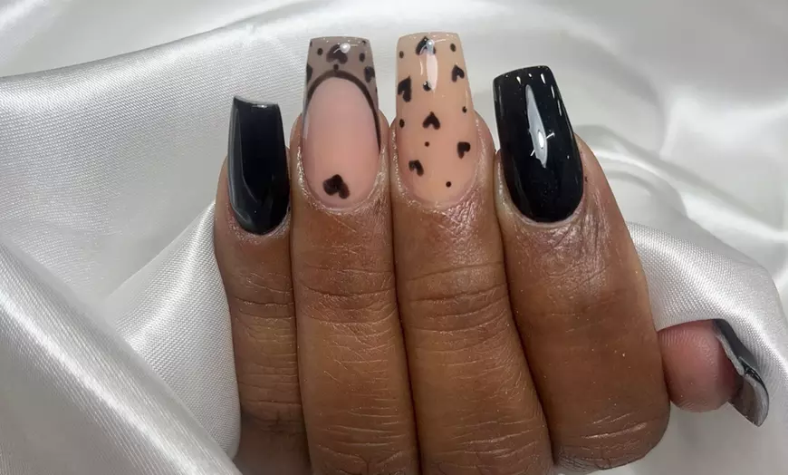 Image 5: 2 sesiones de manicura con esmaltado semipermanente para 1 persona