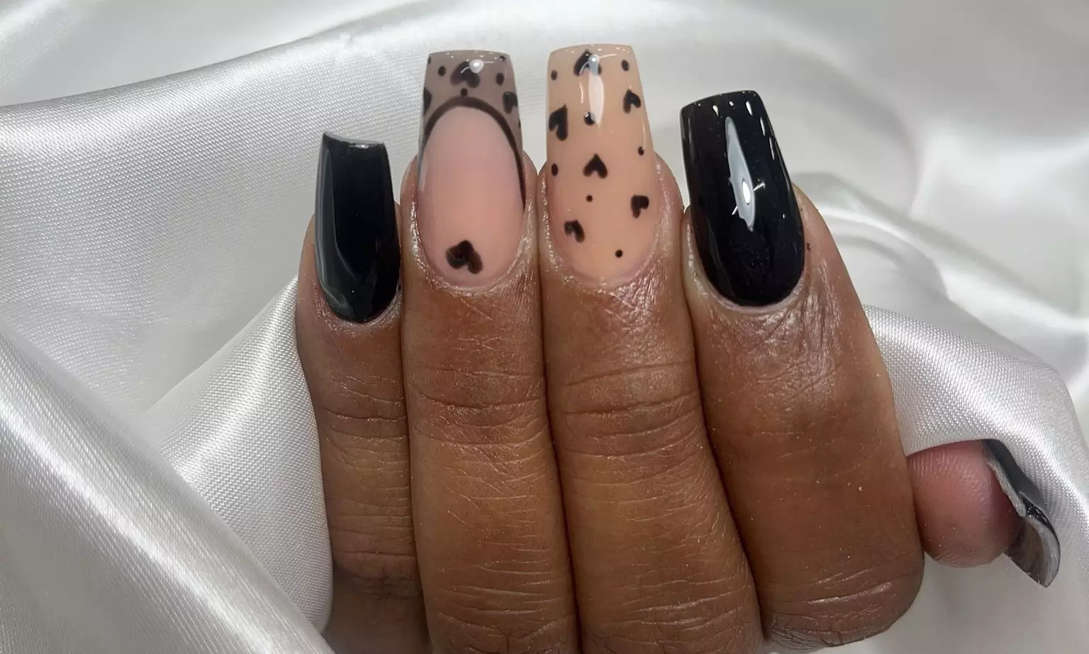 2 sesiones de manicura con esmaltado semipermanente para 1 persona