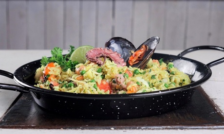 Menu spagnolo con paella, panino o tagliata e sangria, birra o vino allo Spanish Pub (sconto fino a 56%)