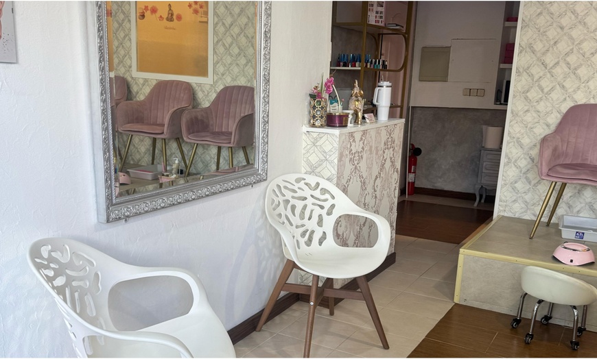 Image 3: Siéntete radiante con una limpieza facial o hydrafacial para 1 persona