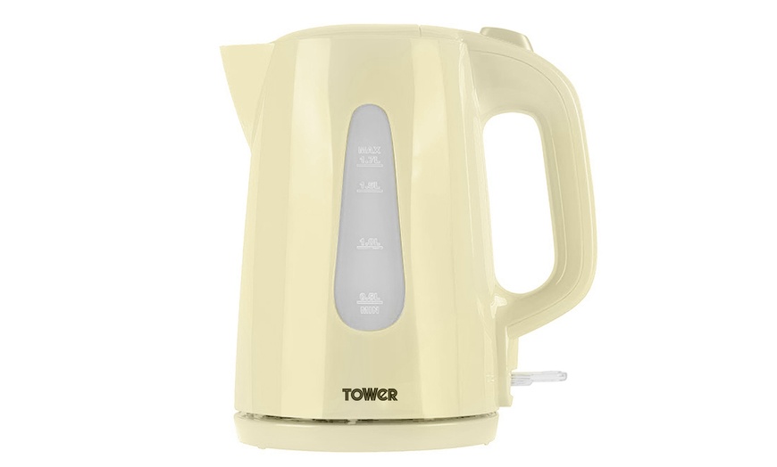 Image 11: Tower Toaster and Kettle Set