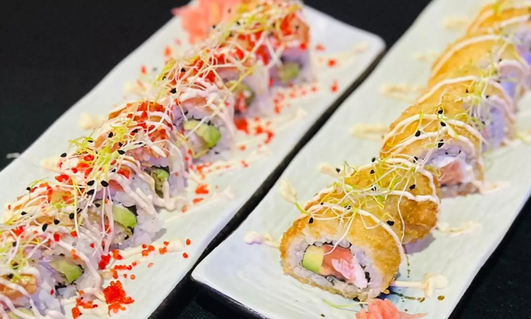 ♨ Menú japonés para 2 o 4 personas con entrantes, primeros platos, segundos platos y bebidas en Konkai Sushi - Primary Image