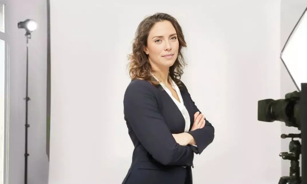 Shooting photo portrait pour CV professionnel dès 29,90 € avec studio Eddy Abimbi - Primary Image