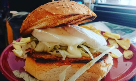 Menu hamburger con bibita fino a 3 persone da Vaca Loca Bracerie (sconto fino a 29%). Consegna a domicilio.