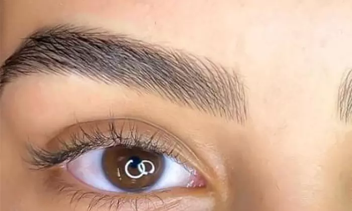 Sesión de microblading en Estetica y Micropigmentacion Luz de Luna