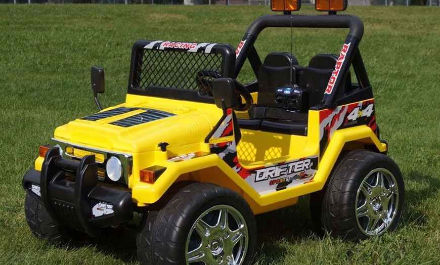 Image 4: Two-Seater 4x4 Truck Jeep