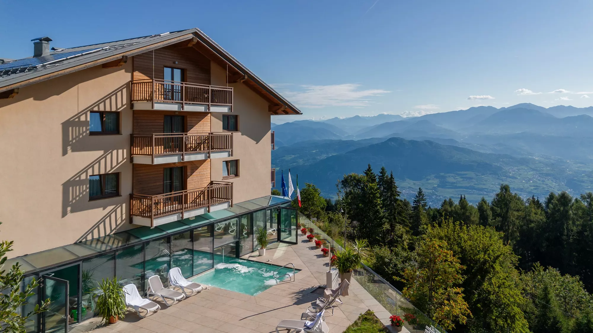 Trentino: Zimmer für 2 Personen mit Frühstück oder Halbpension und Spa im Hotel Monte Bondone Resort - Primary Image