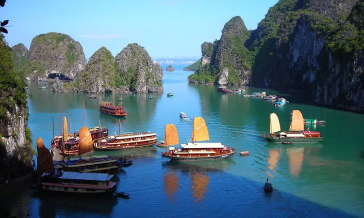 Northern Vietnam: 5 Days Guided Tour with Transportation & Water