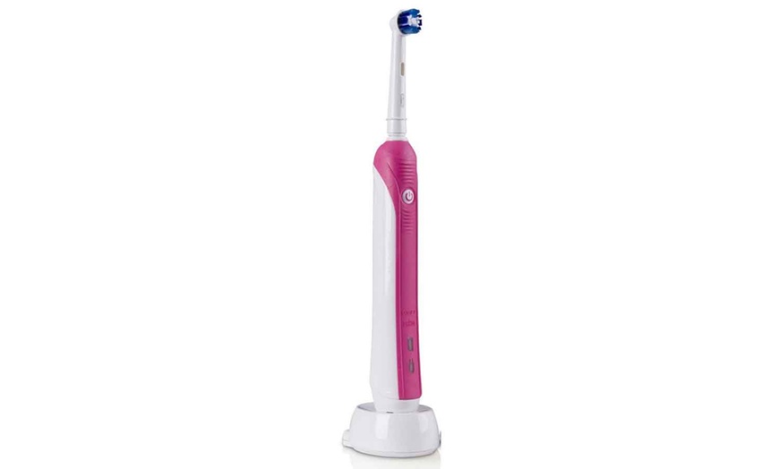 Image 4: Braun Oral-B 650 Toothbrush