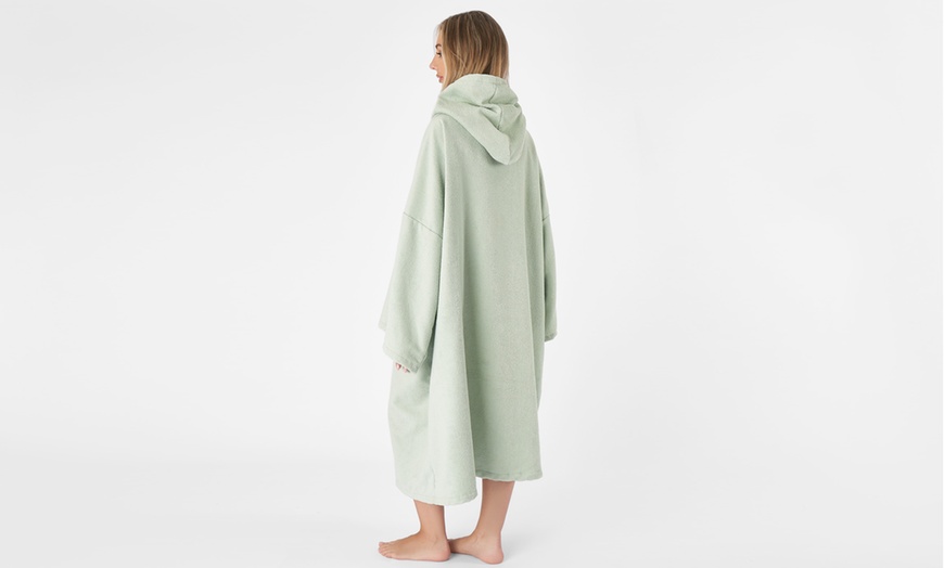 Image 23: Adult Oversized Poncho Towel