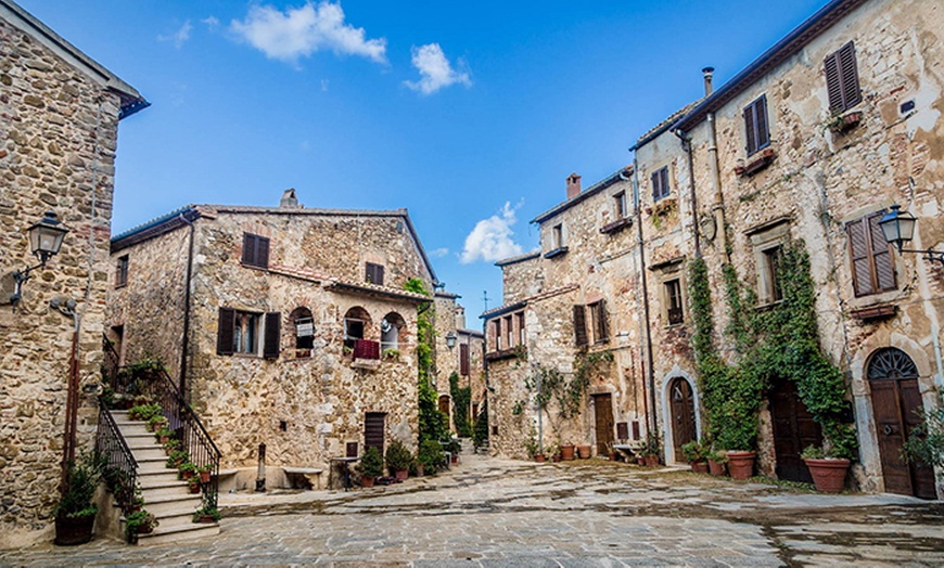 Image 2: Saturnia: fino a 3 notti, colazione + bottiglia di vino