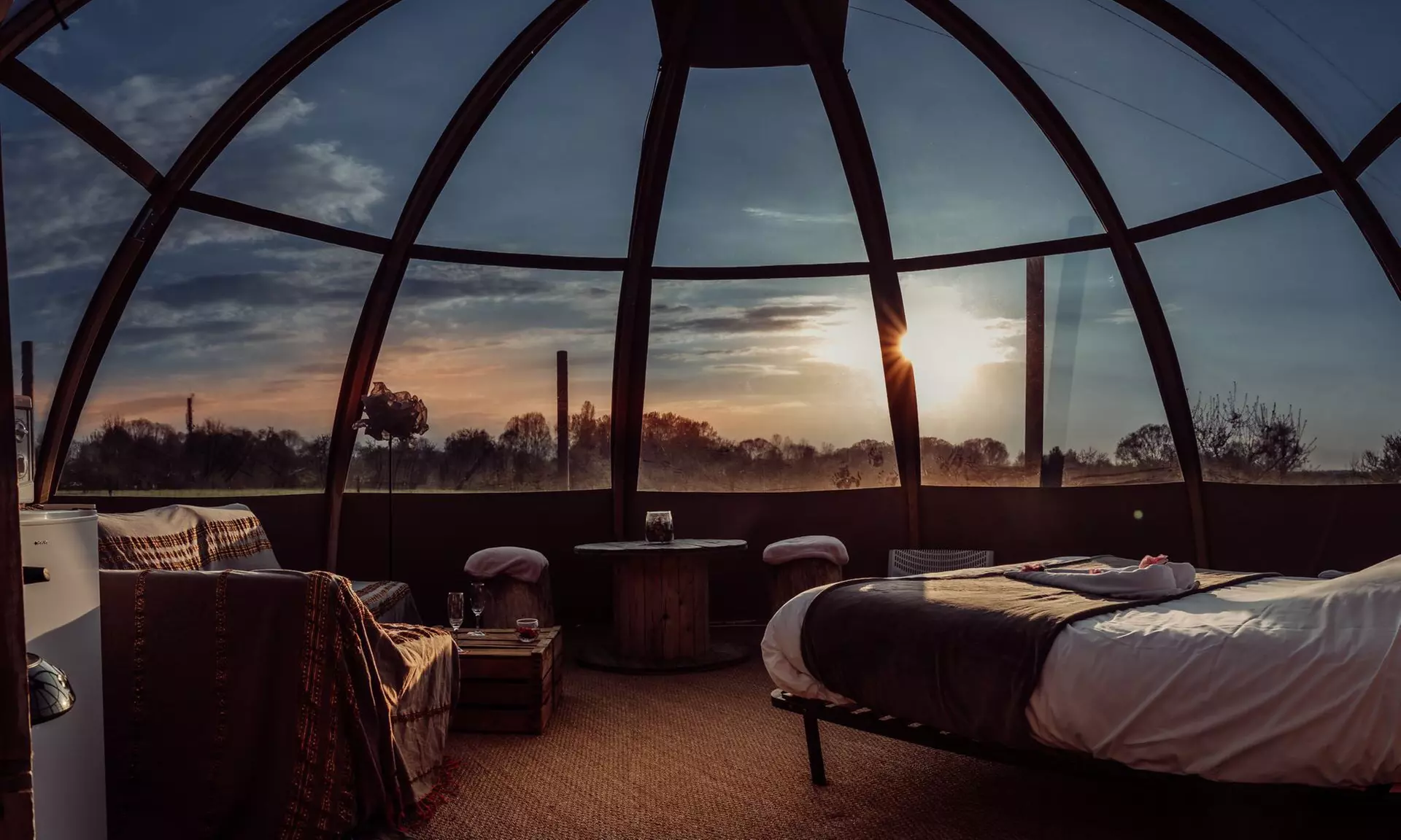 Lorraine : 1 ou 2 nuits avec petit déjeuner, spa & package romantique en option aux Nuits Insolites de Madine - Primary Image